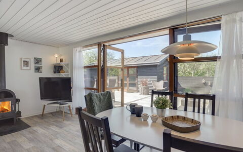 Grubbe - 600M from the Sea: Flooring, Verdieping, Plafond, Interieur Ontwerp, Countertop, Keuken, Cabinetry, Kamer, Major Appliance, Lichte Inrichting