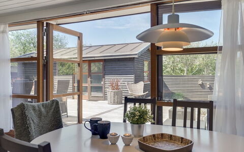 Grubbe - 600M from the Sea: Flooring, Verdieping, Plafond, Interieur Ontwerp, Countertop, Keuken, Cabinetry, Kamer, Major Appliance, Lichte Inrichting