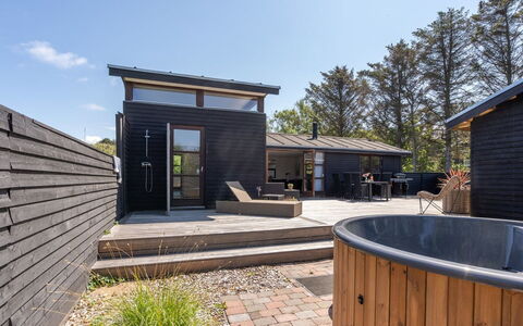 Grubbe - 600M from the Sea: Dak, Huis, Land Lot, Huis, Verblijf, Landgoed, Garden Gebouwen, Schaduw, Blokhut, Landscaping