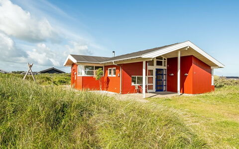Jolanta - 250M from the Sea: Zwembad, Buitenmeubels, Meubilair, Toevlucht, Flagstone, Eco Hotel, Schaduw, Stoel, Vrije Tijd, Landgoed