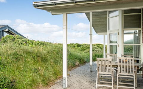 Jolanta - 250M from the Sea: Zwembad, Buitenmeubels, Meubilair, Toevlucht, Flagstone, Eco Hotel, Schaduw, Stoel, Vrije Tijd, Landgoed