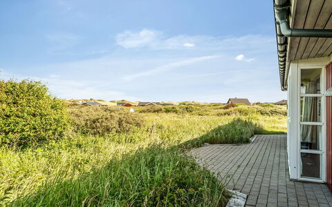 Jolanta - 250M from the Sea: Zwembad, Buitenmeubels, Meubilair, Toevlucht, Flagstone, Eco Hotel, Schaduw, Stoel, Vrije Tijd, Landgoed
