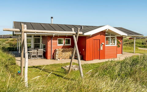 Jolanta - 250M from the Sea: Zwembad, Buitenmeubels, Meubilair, Toevlucht, Flagstone, Eco Hotel, Schaduw, Stoel, Vrije Tijd, Landgoed