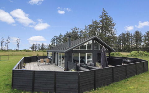 Minna - 975M from the Sea: Meubilair, Interieur Ontwerp, Flooring, Hout, Verdieping, Plafond, Houten Vloer, Stoel, Tafel, Verlichting
