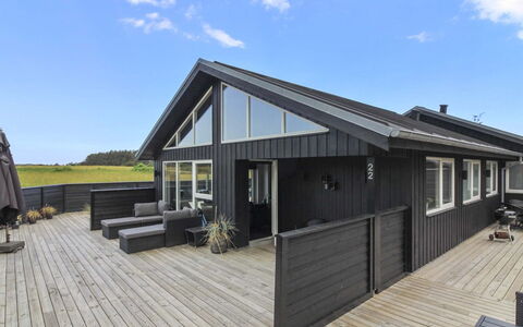 Minna - 975M from the Sea: Meubilair, Interieur Ontwerp, Flooring, Hout, Verdieping, Plafond, Houten Vloer, Stoel, Tafel, Verlichting
