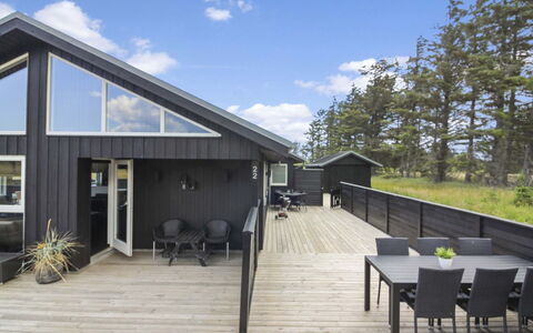 Minna - 975M from the Sea: Meubilair, Interieur Ontwerp, Flooring, Hout, Verdieping, Plafond, Houten Vloer, Stoel, Tafel, Verlichting