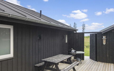 Minna - 975M from the Sea: Meubilair, Interieur Ontwerp, Flooring, Hout, Verdieping, Plafond, Houten Vloer, Stoel, Tafel, Verlichting
