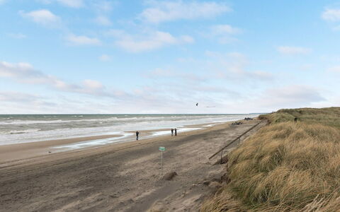 Paul - 100M from the Sea: Blauw, Struik, Verblijf, Groundcover, Tuin, Landgoed, Schaduw, Landscaping, Boerderij, Eco Hotel