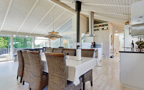 Harriet - 800M from the Sea: Hout, Plafond, Verdieping, Flooring, Interieur Ontwerp, Huis, Deur, Houten Vloer, Veranda, Hardwood