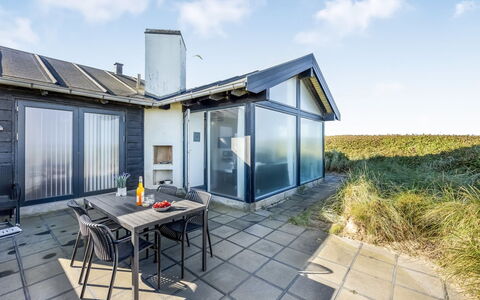 Antonie - 95M from the Sea: Blauw, Struik, Verblijf, Groundcover, Tuin, Landgoed, Schaduw, Landscaping, Boerderij, Eco Hotel