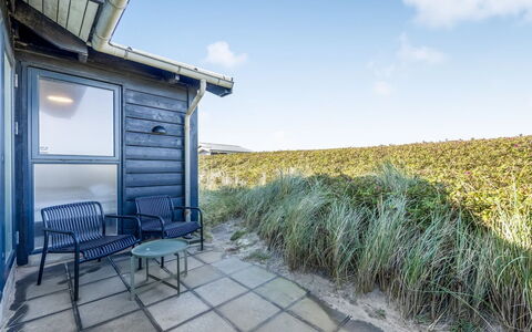 Antonie - 95M from the Sea: Blauw, Struik, Verblijf, Groundcover, Tuin, Landgoed, Schaduw, Landscaping, Boerderij, Eco Hotel