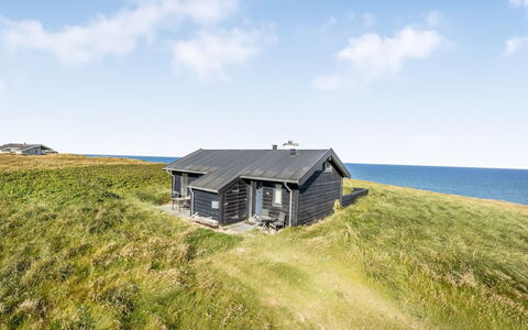 Antonie - 95M from the Sea: Blauw, Struik, Verblijf, Groundcover, Tuin, Landgoed, Schaduw, Landscaping, Boerderij, Eco Hotel