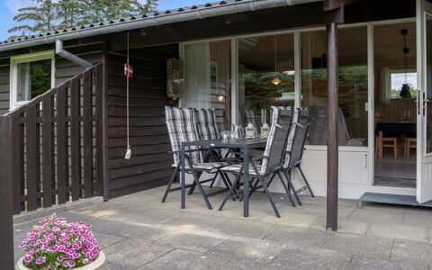 Sampsa - 600M from the Sea: Hout, Meubilair, Veranda, Deur, Stoel, Huis, Schaduw, Dek, Keuken En Eettafel, Hardwood