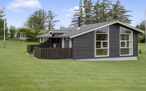 Sampsa - 600M from the Sea: Gras, Hout, Huis, Huis, Dak, Siding, Veranda, Verblijf, Architectuur, Deur