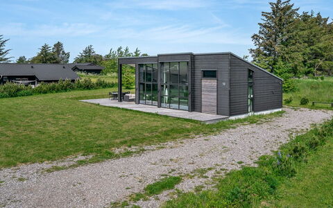 Marielouise - 900M from the Sea: Hout, Dak, Huis, Verblijf, Deur, Huis, Siding, Land Lot, Garden Gebouwen, Schuur