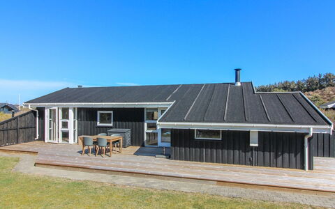 Arkil - 300M from the Sea: Hout, Dak, Verblijf, Hardwood, Plank, Dek, Schaduw, Siding, Beits, Garden Gebouwen