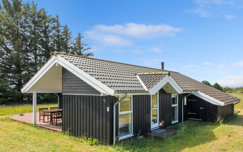 Bengt - 1Km from the Sea: Hout, Meubilair, Appartement, Kamer, Plafond, Beits, Stoel, Hardwood, Vernis, Timmerhout