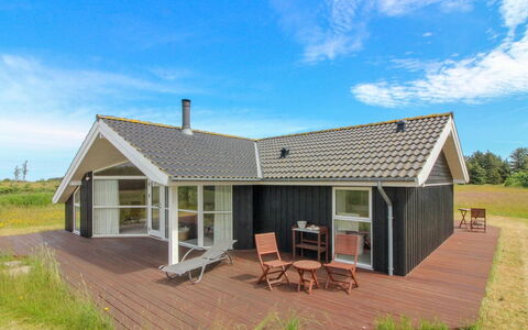 Bengt - 1Km from the Sea: Hout, Meubilair, Appartement, Kamer, Plafond, Beits, Stoel, Hardwood, Vernis, Timmerhout