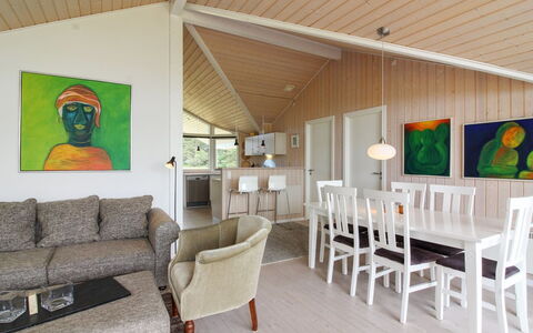 Bengt - 1Km from the Sea: Hout, Meubilair, Appartement, Kamer, Plafond, Beits, Stoel, Hardwood, Vernis, Timmerhout