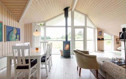 Bengt - 1Km from the Sea: Hout, Meubilair, Appartement, Kamer, Plafond, Beits, Stoel, Hardwood, Vernis, Timmerhout
