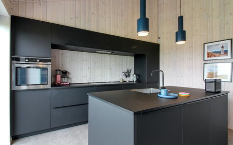Fannie - 250M from the Sea: Keuken, Countertop, Interieur Ontwerp, Cabinetry, Meubilair, Flooring, Toestel Van De Keuken, Lichte Inrichting, Hout, Plafond