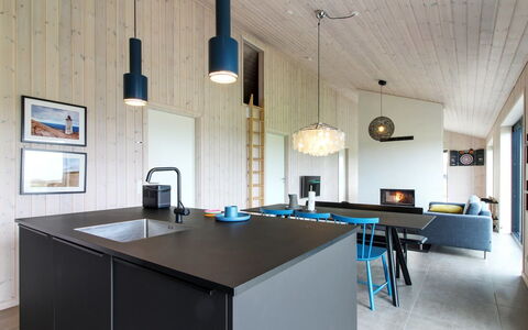 Fannie - 250M from the Sea: Interieur Ontwerp, Meubilair, Lichte Inrichting, Keuken, Countertop, Hout, Plafond, Flooring, Huis, Keuken En Eettafel