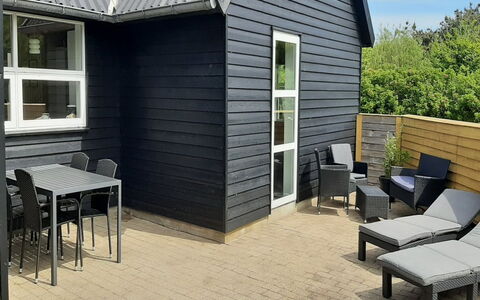 Alfuin - 500M from the Sea: Meubilair, Interieur Ontwerp, Flooring, Hout, Verdieping, Plafond, Houten Vloer, Stoel, Tafel, Verlichting