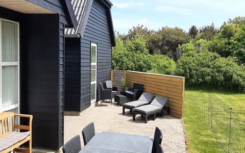 Alfuin - 500M from the Sea: Meubilair, Interieur Ontwerp, Flooring, Hout, Verdieping, Plafond, Houten Vloer, Stoel, Tafel, Verlichting