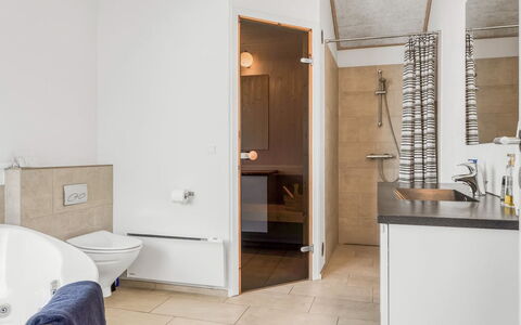 Alfuin - 500M from the Sea: Meubilair, Interieur Ontwerp, Flooring, Hout, Verdieping, Plafond, Houten Vloer, Stoel, Tafel, Verlichting