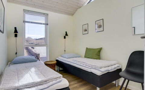 Luci - 500M from the Sea: Huis, Huis, Deur, Dak, Verblijf, Landgoed, Tuin, Schaduw, Siding, Werf