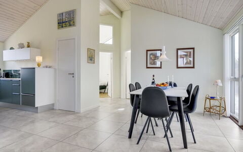 Luci - 500M from the Sea: Huis, Huis, Deur, Dak, Verblijf, Landgoed, Tuin, Schaduw, Siding, Werf