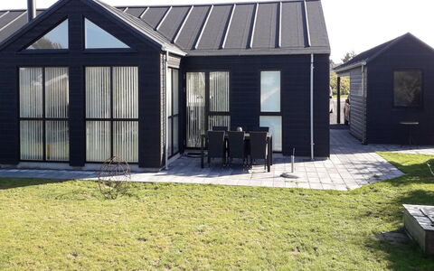 Luci - 500M from the Sea: Huis, Huis, Deur, Dak, Verblijf, Landgoed, Tuin, Schaduw, Siding, Werf
