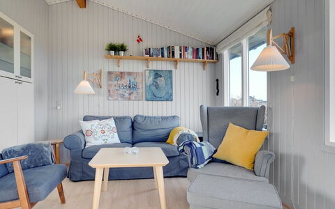 Jace - 75M from the Sea: Meubilair, Interieur Ontwerp, Flooring, Hout, Verdieping, Plafond, Houten Vloer, Stoel, Tafel, Verlichting