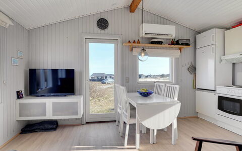 Jace - 75M from the Sea: Meubilair, Interieur Ontwerp, Flooring, Hout, Verdieping, Plafond, Houten Vloer, Stoel, Tafel, Verlichting