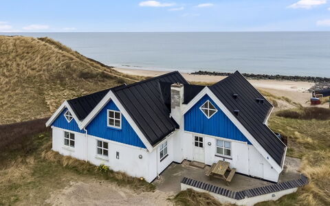 Hillegonde - 84M from the Sea: Meubilair, Interieur Ontwerp, Flooring, Hout, Verdieping, Plafond, Houten Vloer, Stoel, Tafel, Verlichting