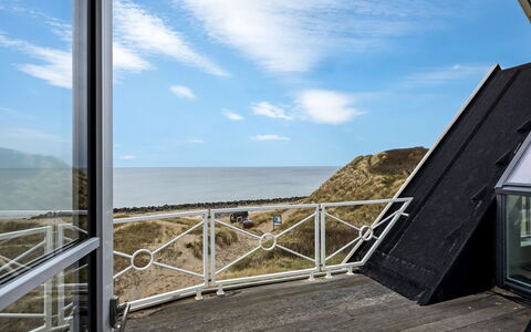 Hillegonde - 84M from the Sea: Meubilair, Interieur Ontwerp, Flooring, Hout, Verdieping, Plafond, Houten Vloer, Stoel, Tafel, Verlichting