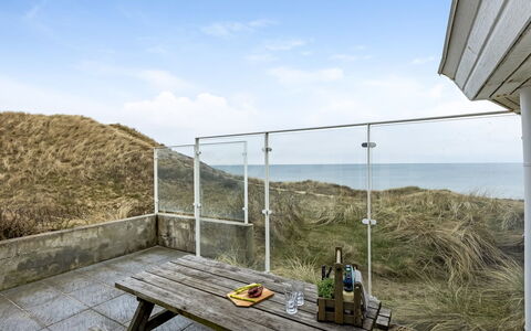 Hillegonde - 84M from the Sea: Meubilair, Interieur Ontwerp, Flooring, Hout, Verdieping, Plafond, Houten Vloer, Stoel, Tafel, Verlichting
