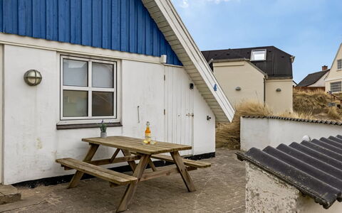 Hillegonde - 84M from the Sea: Meubilair, Interieur Ontwerp, Flooring, Hout, Verdieping, Plafond, Houten Vloer, Stoel, Tafel, Verlichting