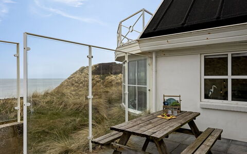 Hillegonde - 84M from the Sea: Meubilair, Interieur Ontwerp, Flooring, Hout, Verdieping, Plafond, Houten Vloer, Stoel, Tafel, Verlichting
