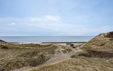 Hillegonde - 84M from the Sea: Meubilair, Interieur Ontwerp, Flooring, Hout, Verdieping, Plafond, Houten Vloer, Stoel, Tafel, Verlichting
