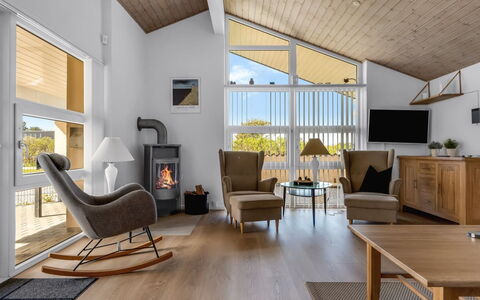 Albina - 844M from the Sea: Meubilair, Interieur Ontwerp, Flooring, Bankstel, Verdieping, Woonkamer, Hout, Plafond, Kamer, Stoel