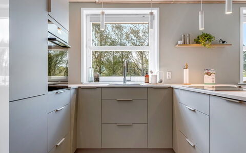 Albina - 844M from the Sea: Keuken, Flooring, Toestel Van De Keuken, Countertop, Cabinetry, Interieur Ontwerp, Hout, Verdieping, Meubilair, Major Appliance