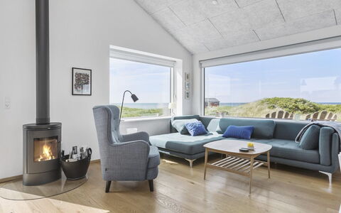 Aaltje - 65M from the Sea: Huis, Huis, Deur, Dak, Verblijf, Landgoed, Tuin, Schaduw, Siding, Werf