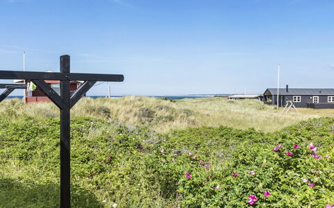 Aaltje - 65M from the Sea: Huis, Huis, Deur, Dak, Verblijf, Landgoed, Tuin, Schaduw, Siding, Werf