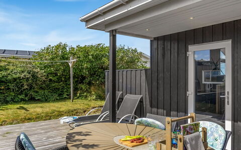 Marjanna - 350M from the Sea: Hout, Deur, Huis, Siding, Plank, Hardwood, Samengesteld Materiaal, Beits, Dek, Veranda