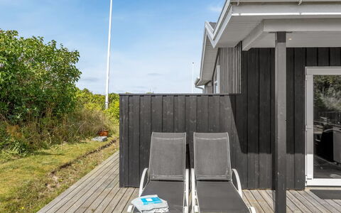 Marjanna - 350M from the Sea: Hout, Plank, Hardwood, Dek, Schaduw, Houten Vloer, Veranda, Beits, Siding, Ontwerp