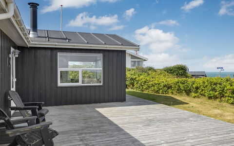 Marjanna - 350M from the Sea: Hout, Dak, Huis, Siding, Deur, Huis, Verblijf, Veranda, Plank, Hardwood