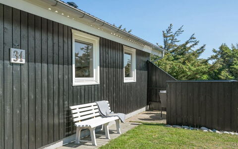 Hubert - 150M from the Sea: Huis, Huis, Deur, Dak, Verblijf, Landgoed, Tuin, Schaduw, Siding, Werf