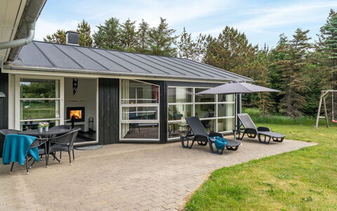 Aiyana - 530M from the Sea: Dak, Huis, Verblijf, Schaduw, Landgoed, Siding, Garden Gebouwen, Werf, Veranda, Gazon