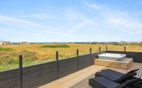 Heilo - 300M from the Sea: Hout, Dak, Architectuur, Huis, Huis, Verblijf, Siding, Hardwood, Helling, Landgoed